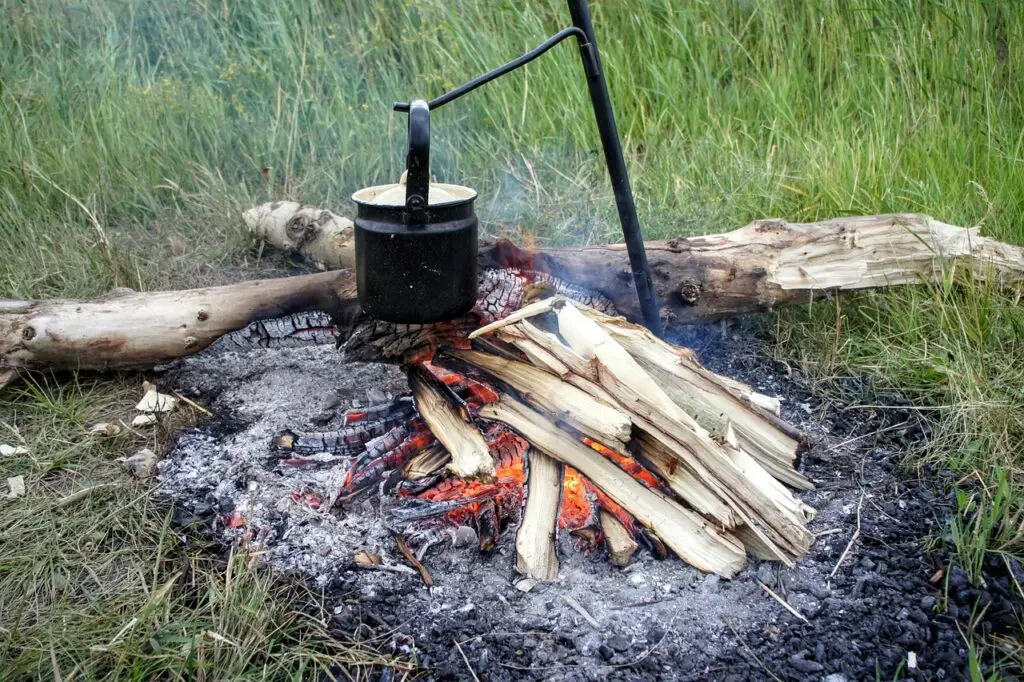 How to start a campfire safely